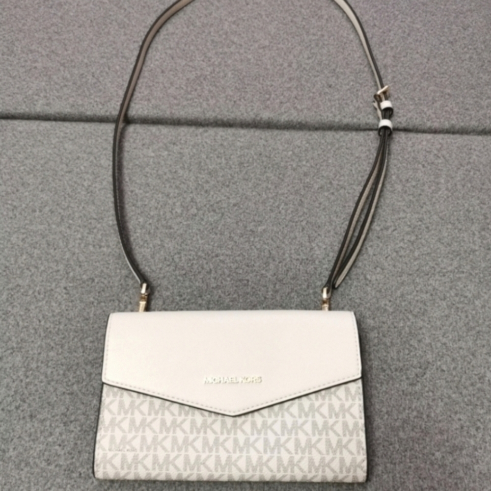 Authentic Michael Kors Jet Set Envelope Crossbody Vanilla Signature